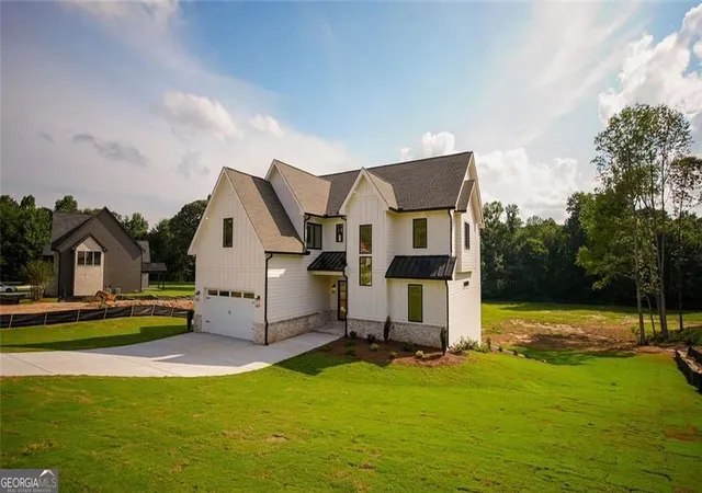 3rd image of 6214 Blackjack Rd, Flowery Branch, GA 30542 | MLS# 10822334
