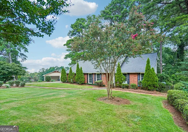 2nd image of 2615 Skyline Dr, Atlanta, GA 30337 | MLS# 10797294