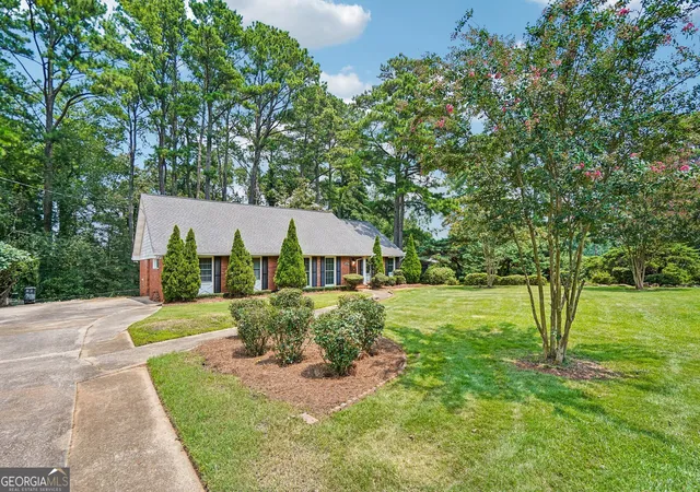 Photo 3 of Single family home for sale at 2615 Skyline Dr, Atlanta, GA 30337 | MLS# 10797294 | Listing updated on 2026-09-18