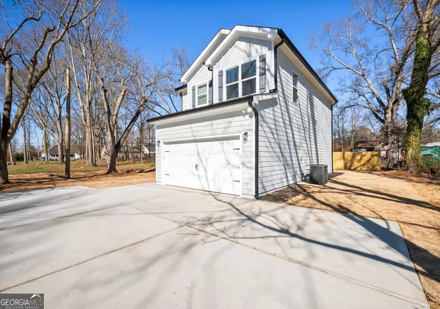 Photo 3 of Single family home for sale at 1015 Lyndon Ave, Griffin, GA 30223 | MLS# 10688465 | Listing updated on 2026-10-06