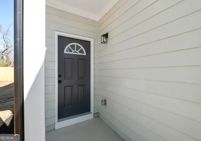 Photo 4 of Single family home for sale at 1015 Lyndon Ave, Griffin, GA 30223 | MLS# 10688465 | Listing updated on 2026-10-06