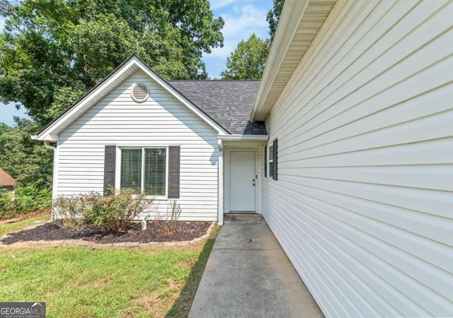 Photo 2 of Single family home for sale at 185 Jimmy Reynolds Dr, Jefferson, GA 30549 | MLS# 10816906 | Listing updated on 2026-10-07