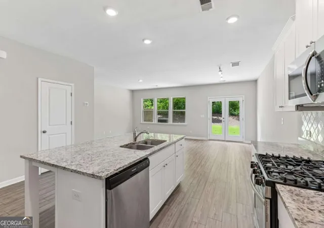 Photo 3 of Single family home for sale at 6032 Harbor Landing Dr, Buford, GA 30518 | MLS# 10819428 | Listing updated on 2026-09-19