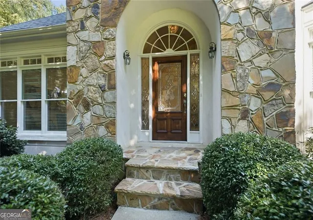 Photo 3 of Sale Pending at 865 Dockbridge Wy, Alpharetta, GA 30004 | MLS# 10829342 | Listing updated on 2026-08-28