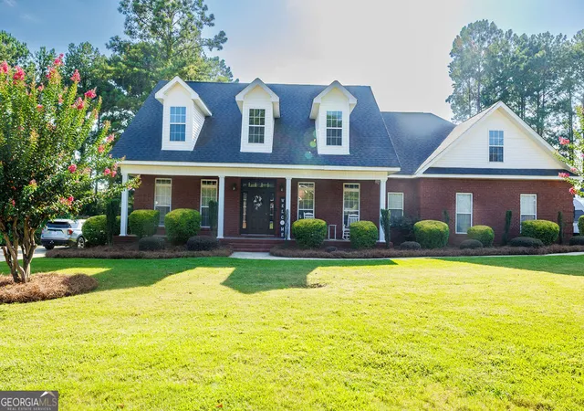 Photo 1 of Single family home for sale at 304 Victoria Cir, Warner Robins, GA 31088 | MLS# 10827599 | Listing updated on 2026-08-31