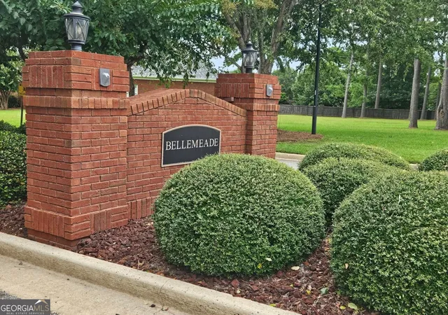 Photo 2 of Single family home for sale at 304 Victoria Cir, Warner Robins, GA 31088 | MLS# 10827599 | Listing updated on 2026-08-31