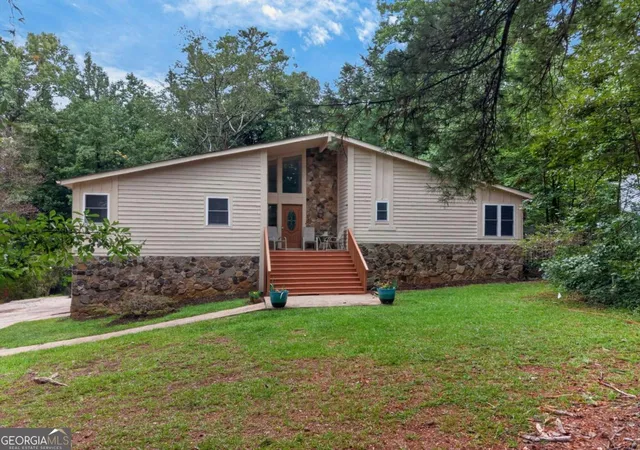 Photo 3 of Single family home for sale at 6715 Live Oak Ln, Douglasville, GA 30135 | MLS# 10824052 | Listing updated on 2026-10-22