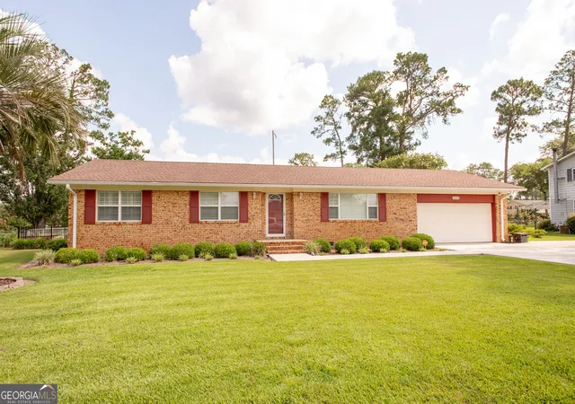 Photo 1 of Sale Pending at 3113 Southwood Dr, Waycross, GA 31503 | MLS# 10808838 | Listing updated on 2026-09-17