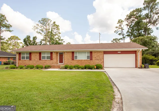 Photo 2 of Sale Pending at 3113 Southwood Dr, Waycross, GA 31503 | MLS# 10808838 | Listing updated on 2026-09-17