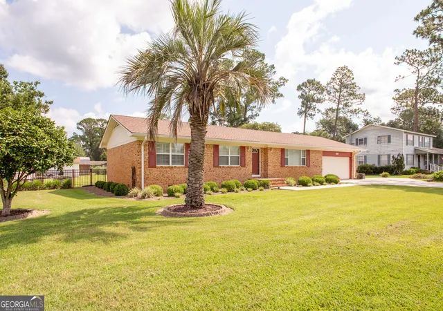 Photo 3 of Sale Pending at 3113 Southwood Dr, Waycross, GA 31503 | MLS# 10808838 | Listing updated on 2026-09-17