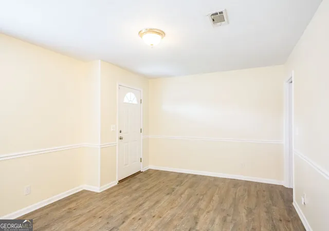 Photo 3 of Sale Pending at 3113 Southwood Dr, Waycross, GA 31503 | MLS# 10808838 | Listing updated on 2026-09-17