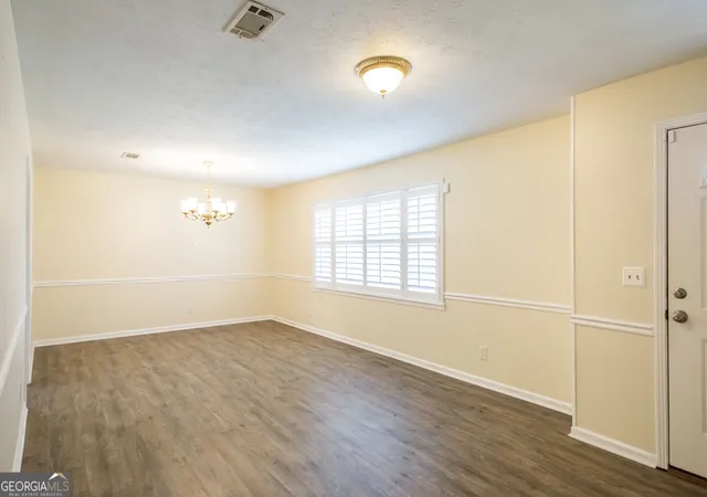 Photo 4 of Sale Pending at 3113 Southwood Dr, Waycross, GA 31503 | MLS# 10808838 | Listing updated on 2026-09-17