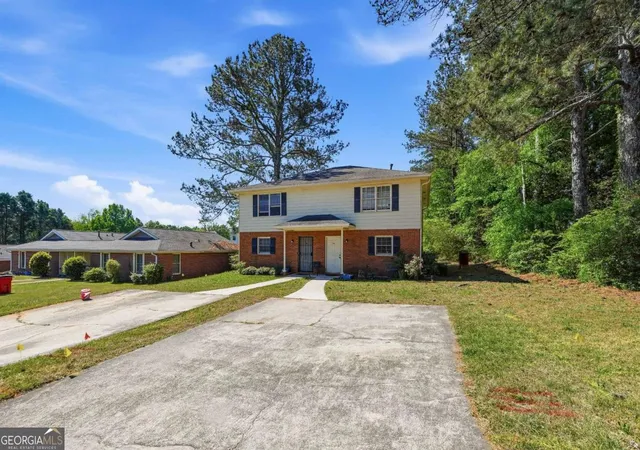 Listing Photo 4 - Condo for sale in building located at 1600 Riverside Trl NE, Conyers, GA 30013