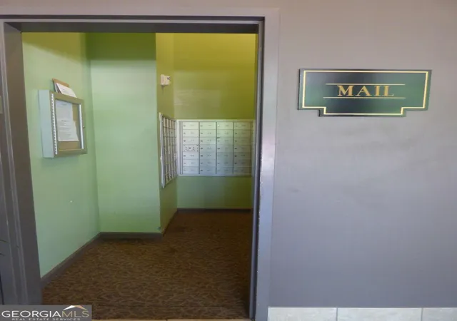 image of 870 Mayson Turner Rd Nw, Atlanta, GA 30314