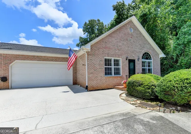 Photo 2 of Condo for sale at 3321 Raes Creek Rd #BLDG 11, Marietta, GA 30008 | MLS# 10801593 | Listing updated on 2026-08-26