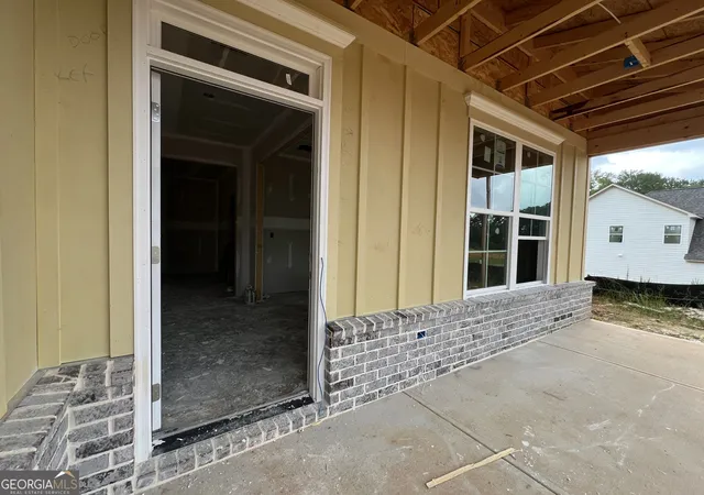 Photo 3 of Sale Pending at 5659 Evelyn Ln, Flowery Branch, GA 30542 | MLS# 10834894 | Listing updated on 2026-09-04