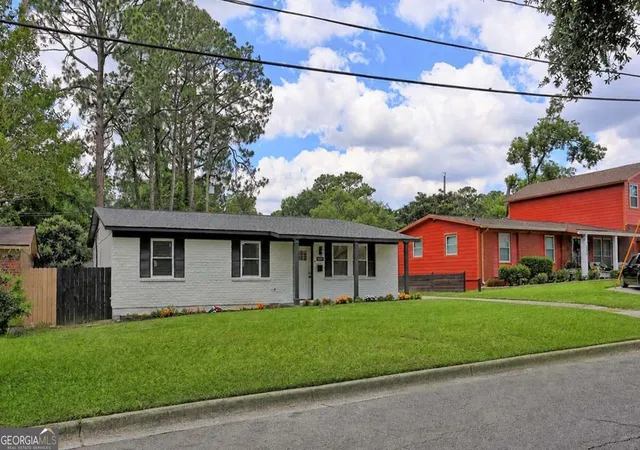 Photo 2 of Single family home for sale at 1217 E 34th St, Savannah, GA 31404 | MLS# 10795004 | Listing updated on 2026-09-10