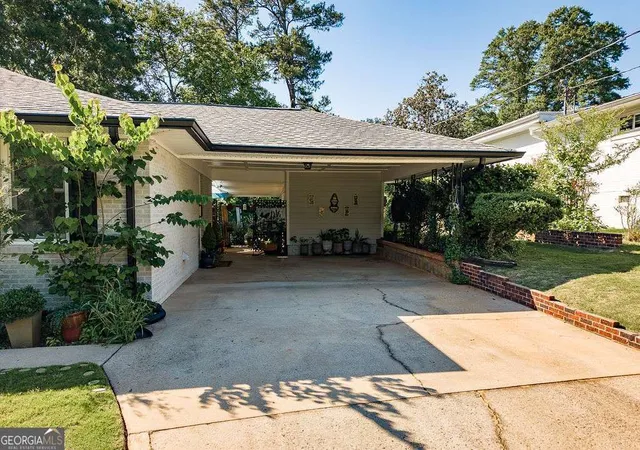 Photo 3 of Sale Pending at 344 Beechwood Dr, Athens, GA 30606 | MLS# 10767115 | Listing updated on 2026-09-21