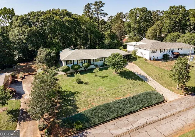 Photo 3 of Sale Pending at 344 Beechwood Dr, Athens, GA 30606 | MLS# 10767115 | Listing updated on 2026-09-21