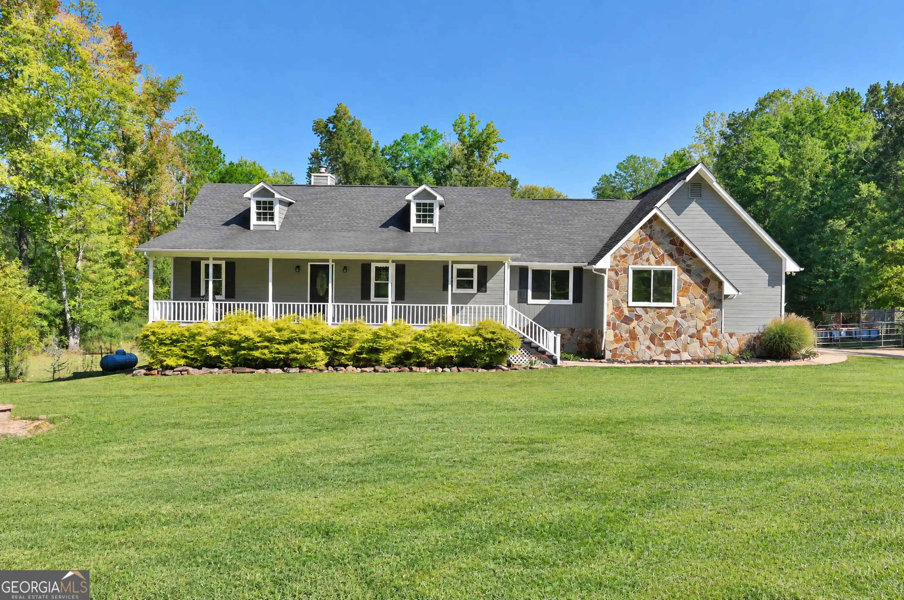 Photo 1 of Single family home for sale at 279 W Plantation Dr, Newnan, GA 30263 | MLS# 10875112 | Listing updated on 2026-10-30