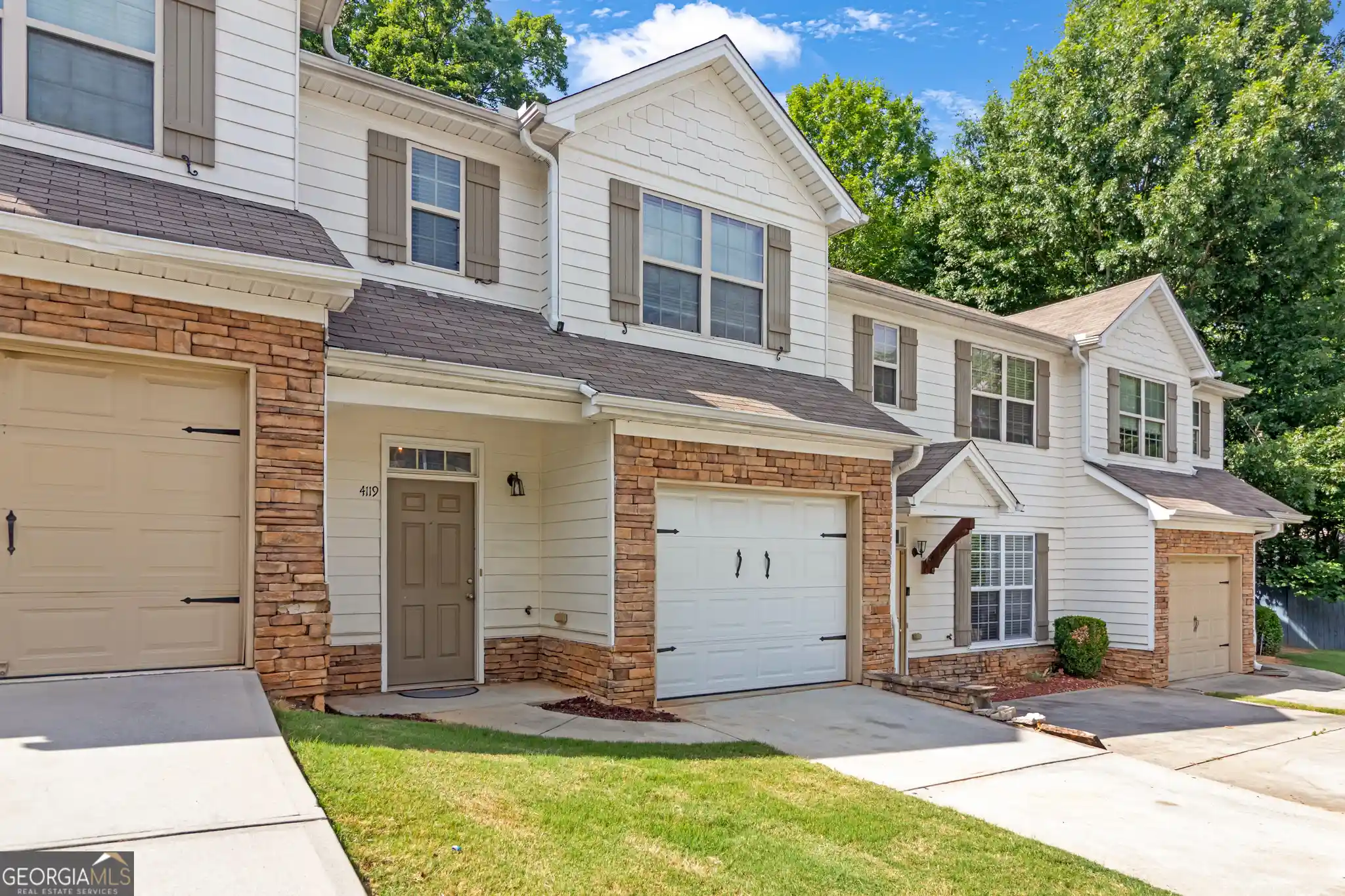 Listing Photo 2 - Condo for sale in 4119 Stone Trace Dr located at 4119 Stone Trace Dr, Atlanta, GA 30344 - Unit 4119 Stone Tr Dr