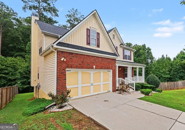 Photo 2 of Single family home for sale at 3747 Valley Blf Ln, Snellville, GA 30039 | MLS# 10805369 | Listing updated on 2026-07-28