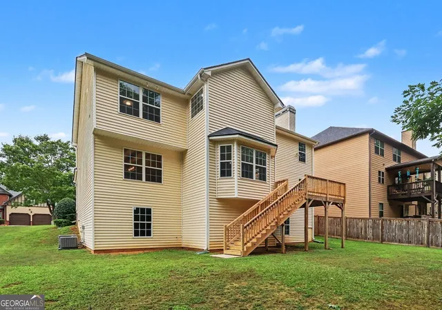 Photo 3 of Single family home for sale at 3747 Valley Blf Ln, Snellville, GA 30039 | MLS# 10805369 | Listing updated on 2026-07-28