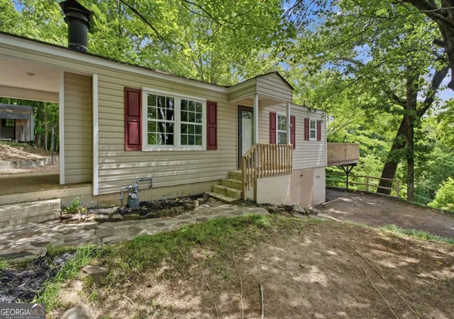 Photo 2 of Sale Pending at 2250 Cave Spring Rd Sw, Rome, GA 30161 | MLS# 10812699 | Listing updated on 2026-09-08