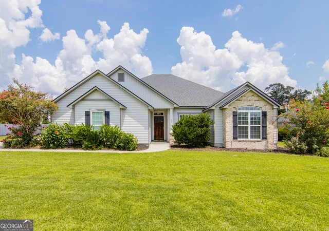 Photo 1 of Single family home for sale at 17 Barrett Ln, Lakeland, GA 31635 | MLS# 10830388 | Listing updated on 2026-09-04