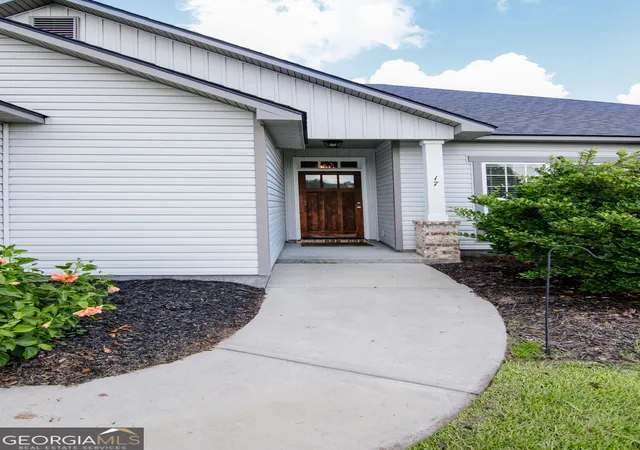 Photo 2 of Single family home for sale at 17 Barrett Ln, Lakeland, GA 31635 | MLS# 10830388 | Listing updated on 2026-09-04