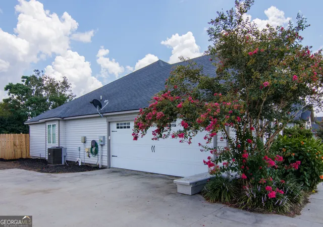 Photo 3 of Single family home for sale at 17 Barrett Ln, Lakeland, GA 31635 | MLS# 10830388 | Listing updated on 2026-09-04