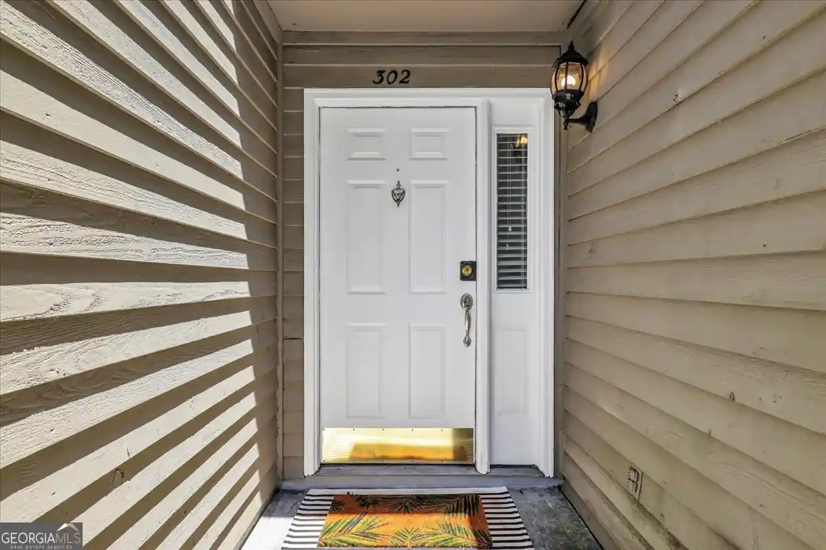 Listing Photo 2 - Condo for sale in 3005 River Dr located at 3005 River Dr, Savannah, GA 31404 - Unit #302