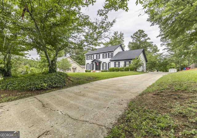 Photo 3 of Sale Pending at 757 Silver Springs Dr, Macon, GA 31210 | MLS# 10529414 | Listing updated on 2026-01-02
