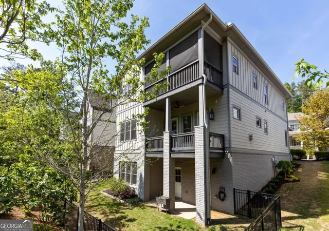 Photo 4 of Sale Pending at 35 Mcevoy Ln, Decatur, GA 30030 | MLS# 10826934 | Listing updated on 2026-09-18