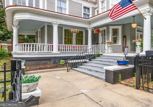 Photo 2 of Single family home for sale at 120 W 37th St, Savannah, GA 31401 | MLS# 10793037 | Listing updated on 2026-09-03