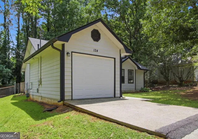 Single family home for sale at 124 Julie Ln, Stockbridge, GA 30281 | MLS# 10809833