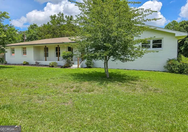 Photo 3 of Sale Pending at 3332 Oak Grv Rd, Loganville, GA 30052 | MLS# 10795118 | Listing updated on 2026-09-10