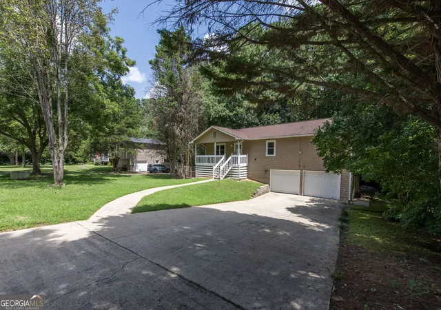 Photo 2 of Single family home for sale at 3125 Barrett Ct, Powder Springs, GA 30127 | MLS# 10829539 | Listing updated on 2026-09-03
