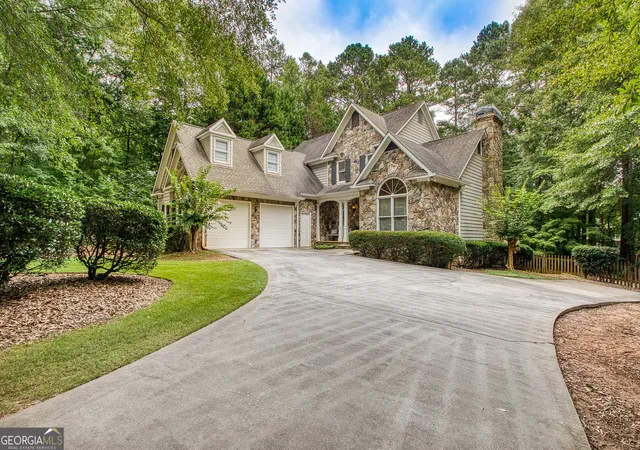 Photo 3 of Single family home for sale at 22 Shoreline Dr, Newnan, GA 30263 | MLS# 10794660 | Listing updated on 2026-09-18