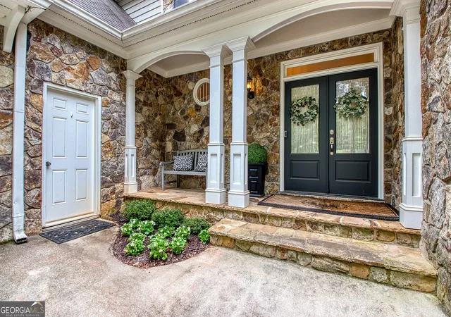 Photo 4 of Single family home for sale at 22 Shoreline Dr, Newnan, GA 30263 | MLS# 10794660 | Listing updated on 2026-09-18