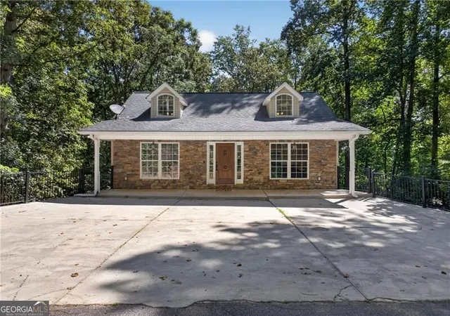 Photo 1 of Single family home for sale at 825 Rue Fluer De Lis, Lavonia, GA 30553 | MLS# 10830912 | Listing updated on 2026-09-04