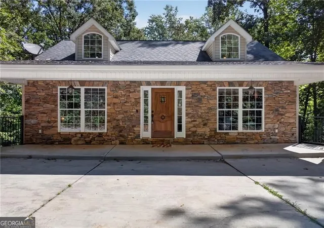 Photo 3 of Single family home for sale at 825 Rue Fluer De Lis, Lavonia, GA 30553 | MLS# 10830912 | Listing updated on 2026-09-23