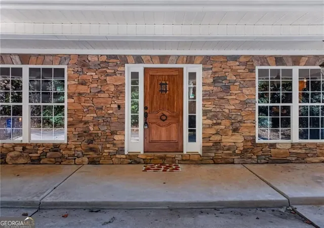 Photo 4 of Single family home for sale at 825 Rue Fluer De Lis, Lavonia, GA 30553 | MLS# 10830912 | Listing updated on 2026-09-23