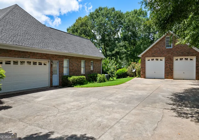Photo 2 of Single family home for sale at 100 Moonview Pl, Fayetteville, GA 30215 | MLS# 10795048 | Listing updated on 2026-07-18