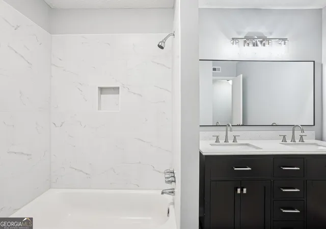 Photo 3 of Condo for sale at 6430 Oakleaf Wy, Morrow, GA 30260 | MLS# 10738073 | Listing updated on 2026-08-31