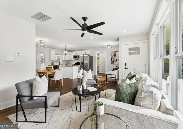 Photo 3 of Single family home for sale at 645 Montevista St Sw, Atlanta, GA 30310 | MLS# 10825091 | Listing updated on 2026-09-15