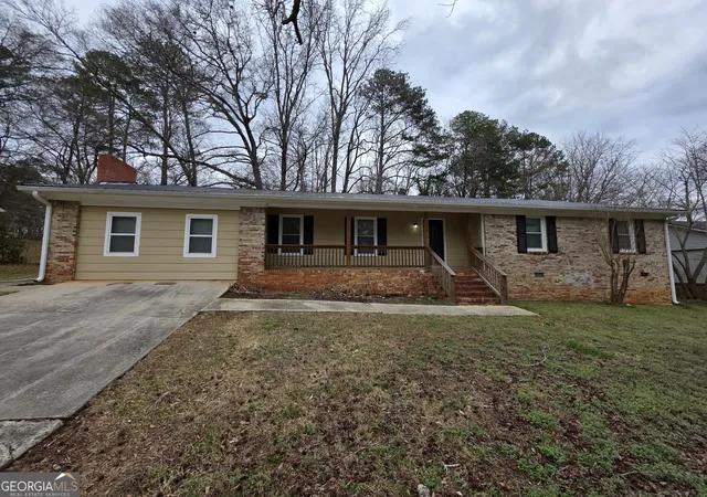 Photo 1 of Single family home for sale at 724 Country Club Dr, Monroe, GA 30655 | MLS# 10714813 | Listing updated on 2026-09-02