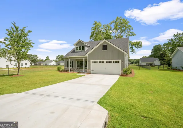 Photo 3 of Single family home for sale at 109 Ennis Rd, Pembroke, GA 31321 | MLS# 10571110 | Listing updated on 2026-01-12