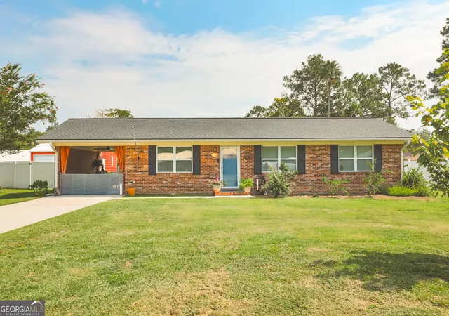 Photo 1 of Single family home for sale at 106 Beaver Dr, Blackshear, GA 31516 | MLS# 10834032 | Listing updated on 2026-09-10