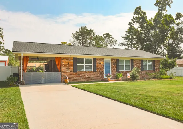 Photo 2 of Single family home for sale at 106 Beaver Dr, Blackshear, GA 31516 | MLS# 10834032 | Listing updated on 2026-09-10